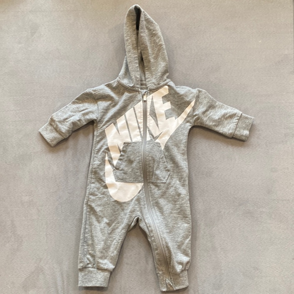 6 Month NIKE Baby Hooded Jumpsuit EUC 6 months Gray
